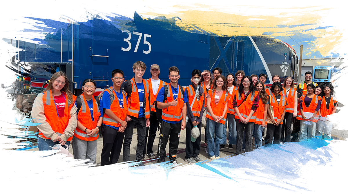 Large group of SURF students in front of a Siemens train.